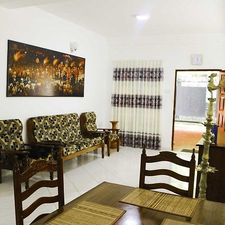 Yoho Travellers Residence Kandy Exteriör bild