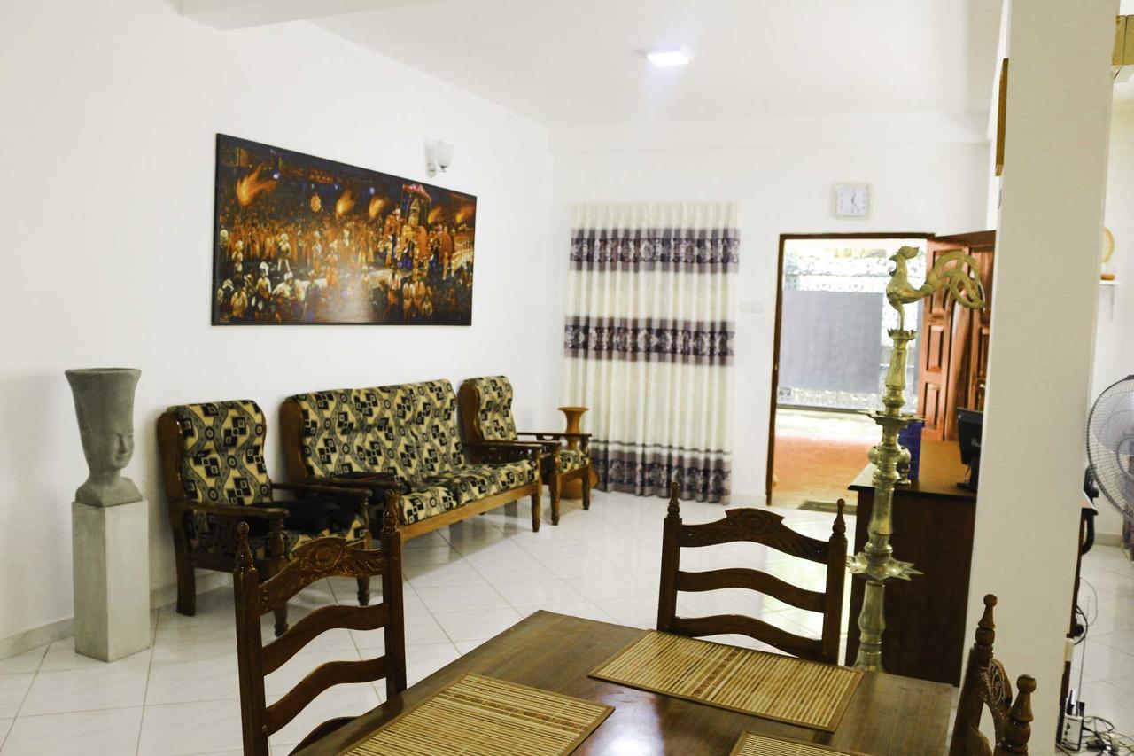 Yoho Travellers Residence Kandy Exteriör bild