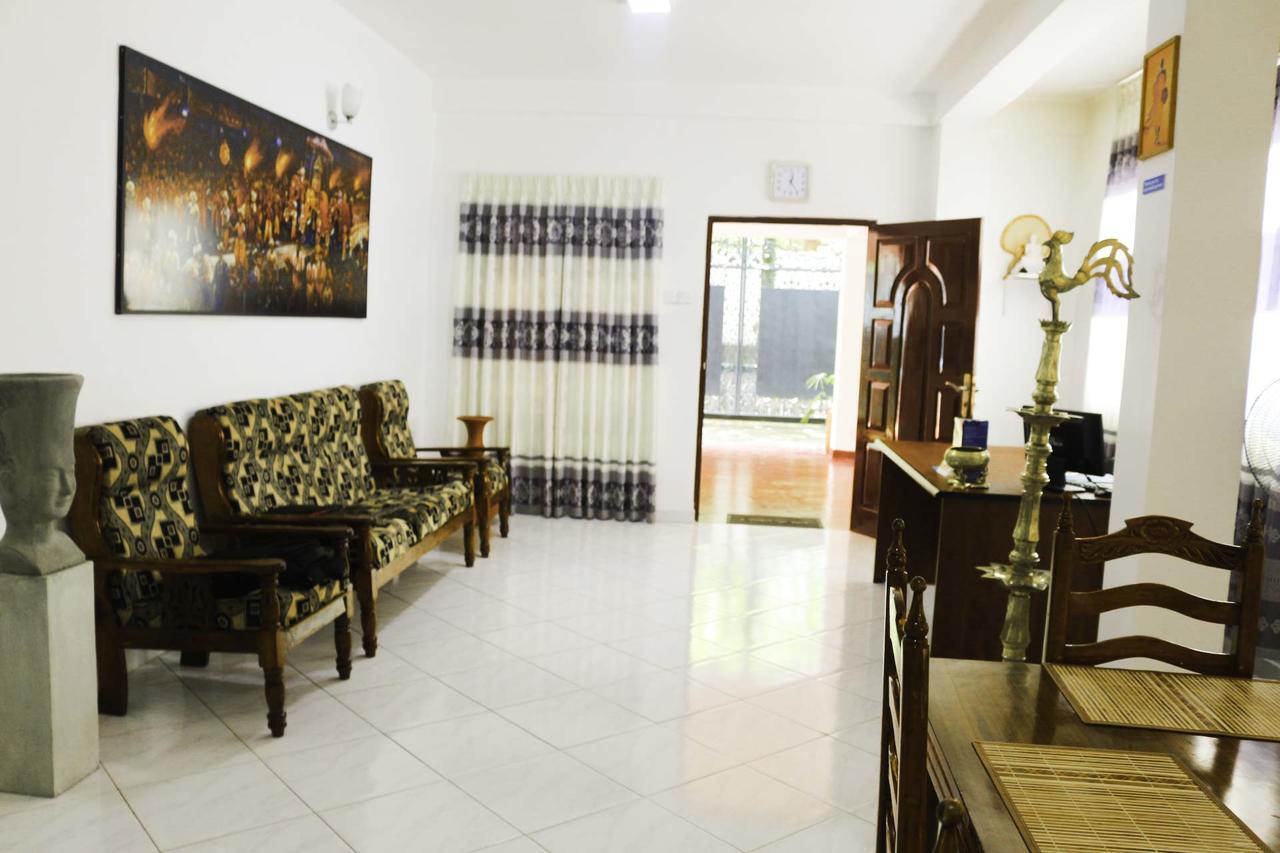 Yoho Travellers Residence Kandy Exteriör bild